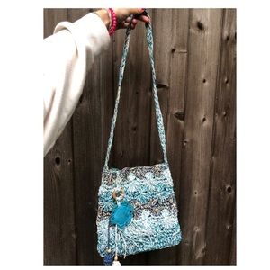 Beachy knitted crossbody bag